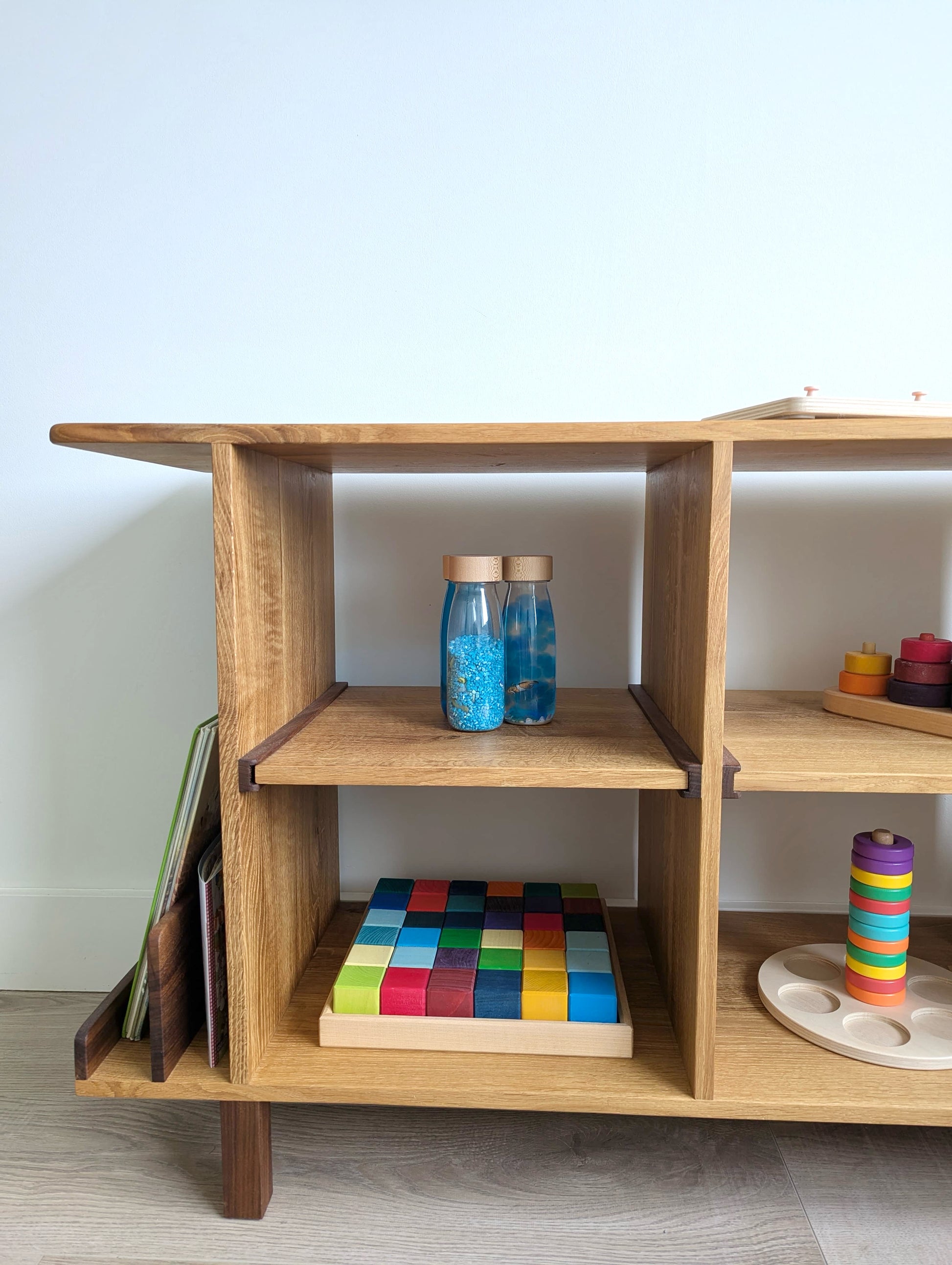 spielzeug aufbewahrung montessori Spielzeugregal aus Holz – Montessori Regal fürs Kinderzimmer – WoodHock